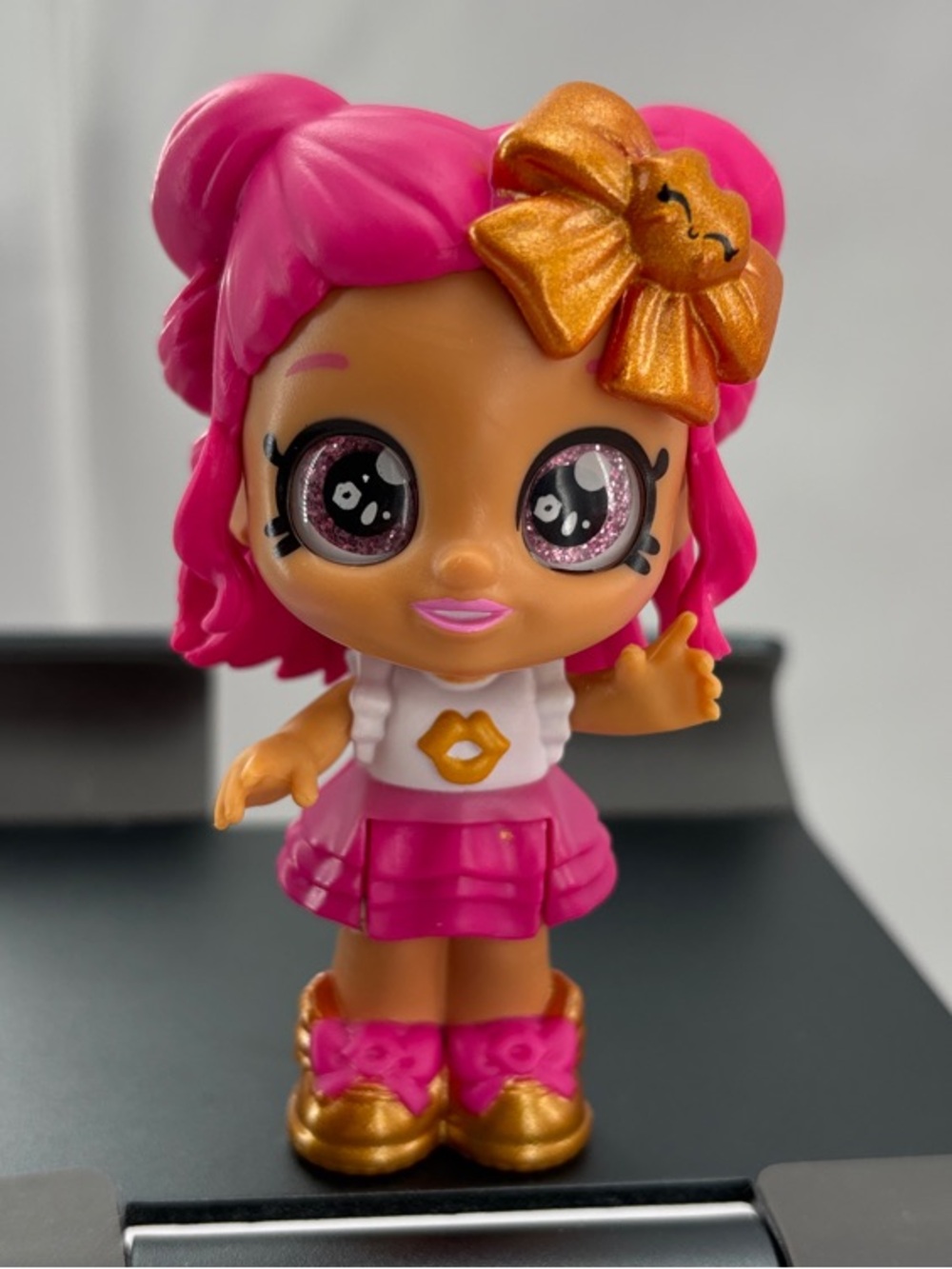 Kindi Kid Minis Bobblehead Pink Glitter-Eye Fashion Doll with Gold Bow #33